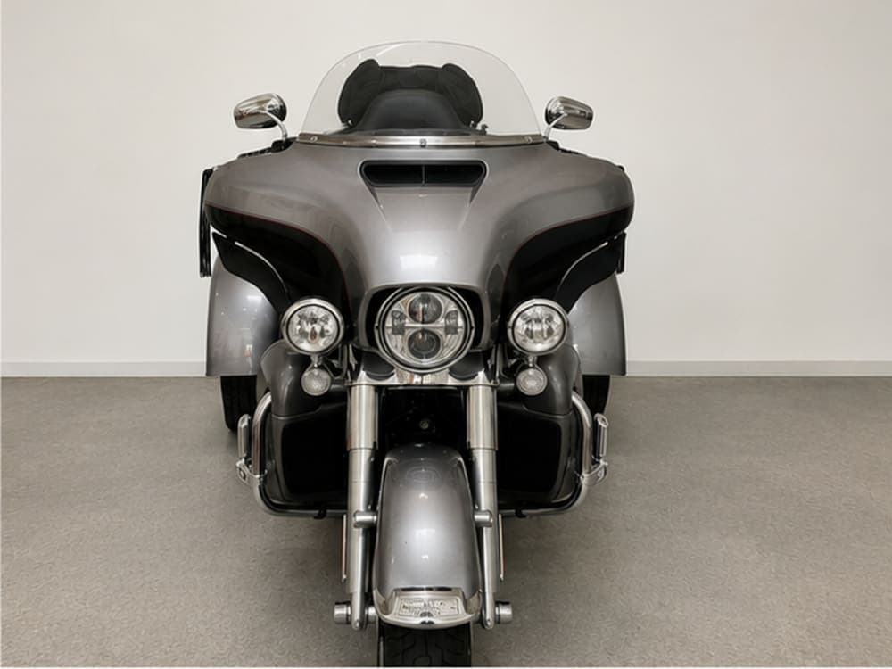 Harley-Davidson Tri Glide Ultra Trike Silver Charcoal - Main View